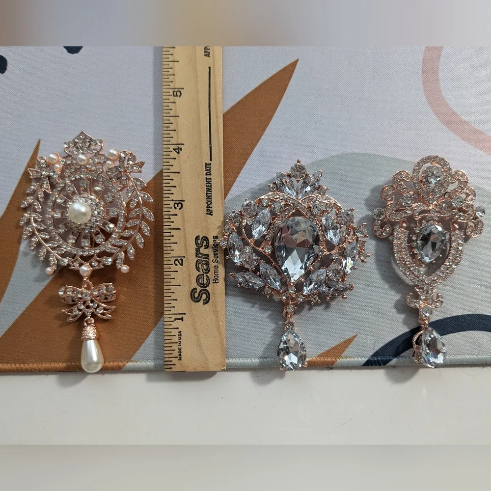 Set of 10 Brooches/Pins